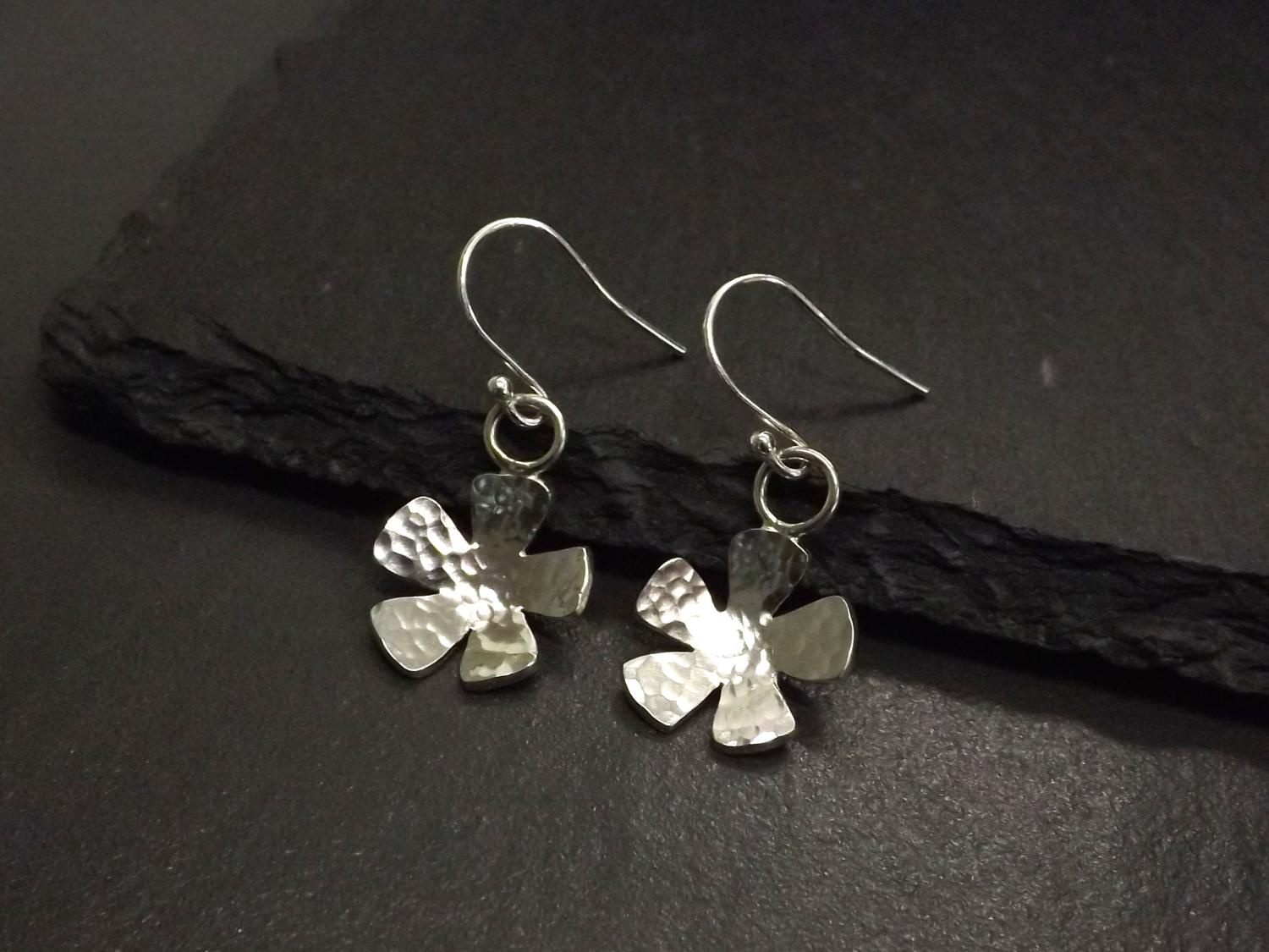 Flower Hammered Silver Dangly Earrings